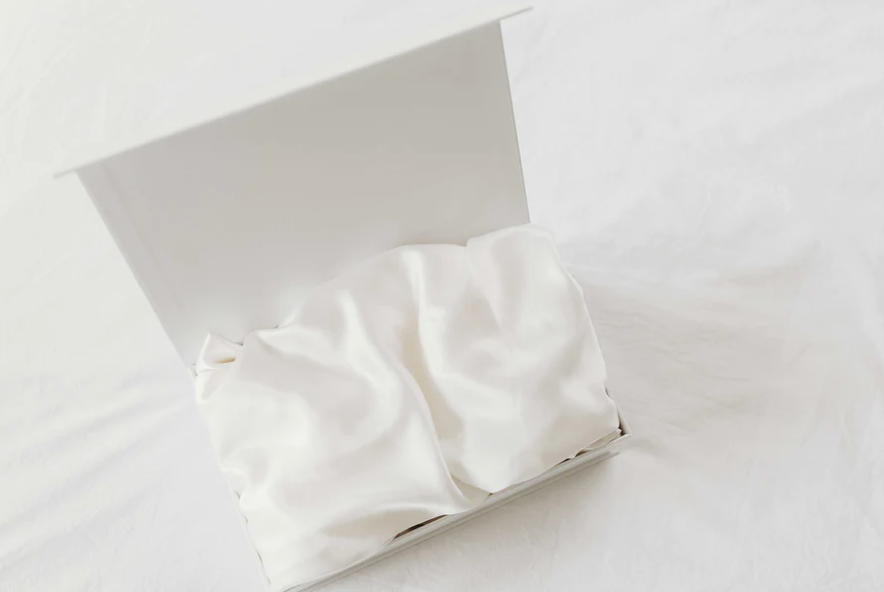 PURE SILK FITTED BABY SHEET - Bassinet Size